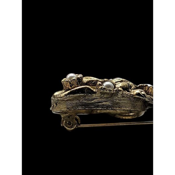 Faux Mabe Pearl Brooch Wrapped In Antique Gold Tone Setting Designer Pin - Picture 7 of 9